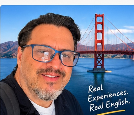 Junior Lima de óculos em frente à ponte Golden Gate, nos Estados Unidos